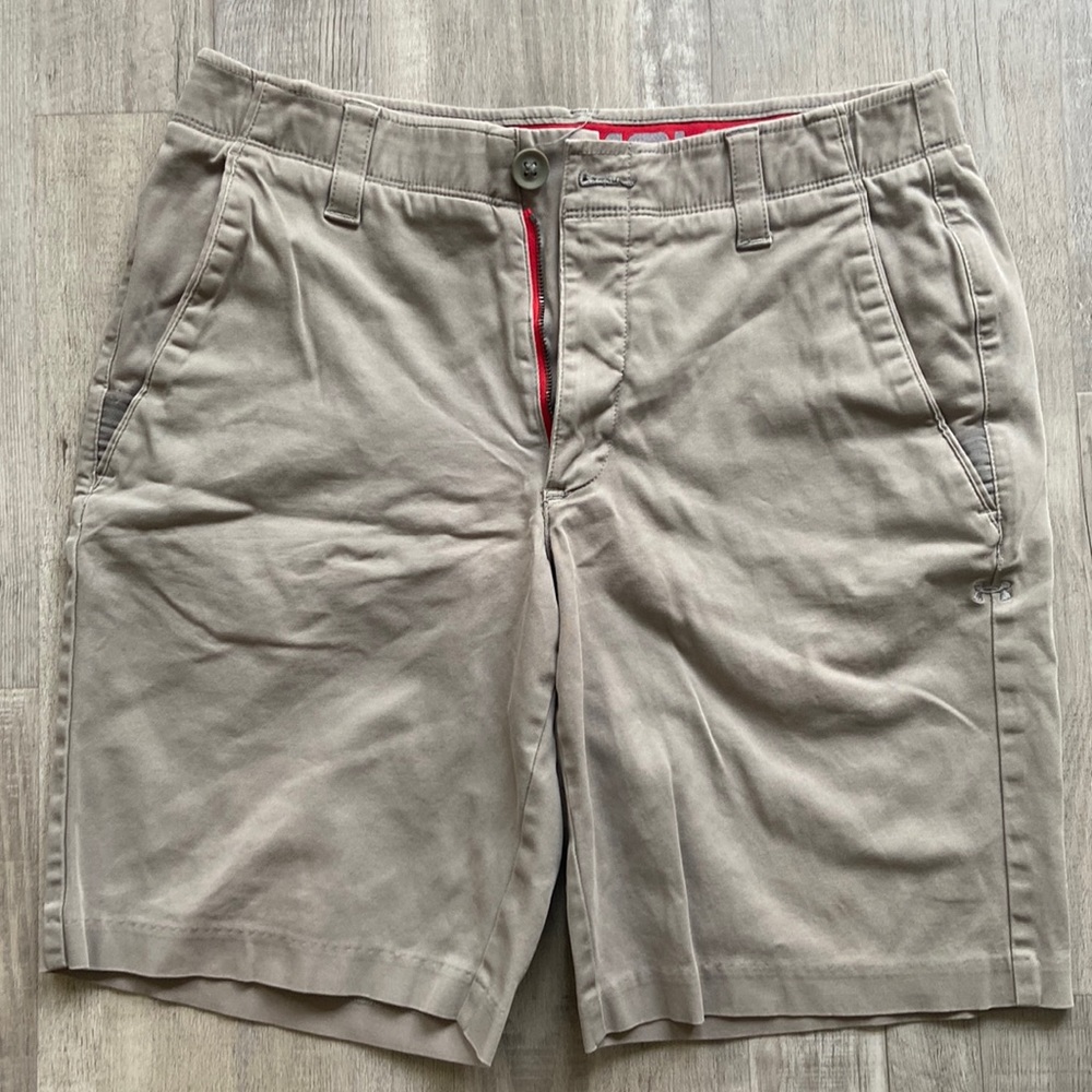 Under Armour Men’s gray shorts, size 32